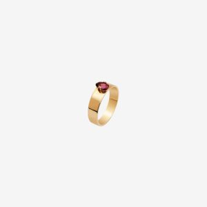 Amu handcrafted ring in 9k or 18k gold and rhodolite garnet designed by Belen Bajo
