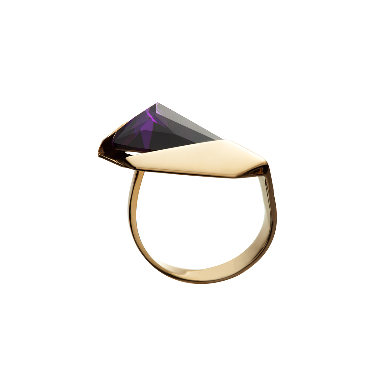 anillo artesanal Kua de oro de 9k o 18k y cuarzo hidrotermal violeta 2 diseñado por Belen Bajo