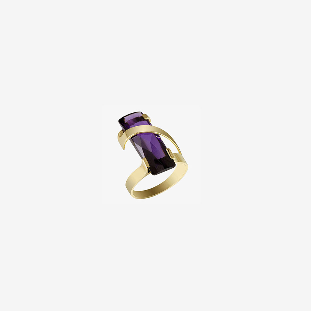 anillo artesanal Owe de oro de 9k o 18k y cuarzo hidrotermal violeta diseñado por Belen Bajo