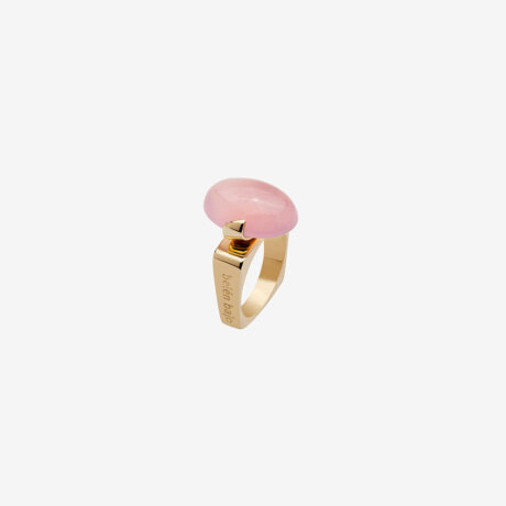 anillo artesanal Dae de oro de 9k o 18k y cuarzo rosa diseñado por Belen Bajo