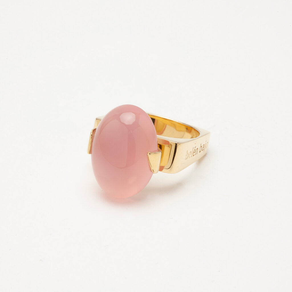 Anillo Dae de oro y cuarzo rosa - Belén Bajo