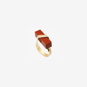 anillo artesanal Yei de oro de 9k o 18k y jaspe rojo diseñado por Belen Bajo