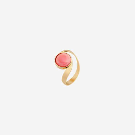 anillo artesanal Sua de oro de 9k o 18k y concha diseñado por Belen Bajo