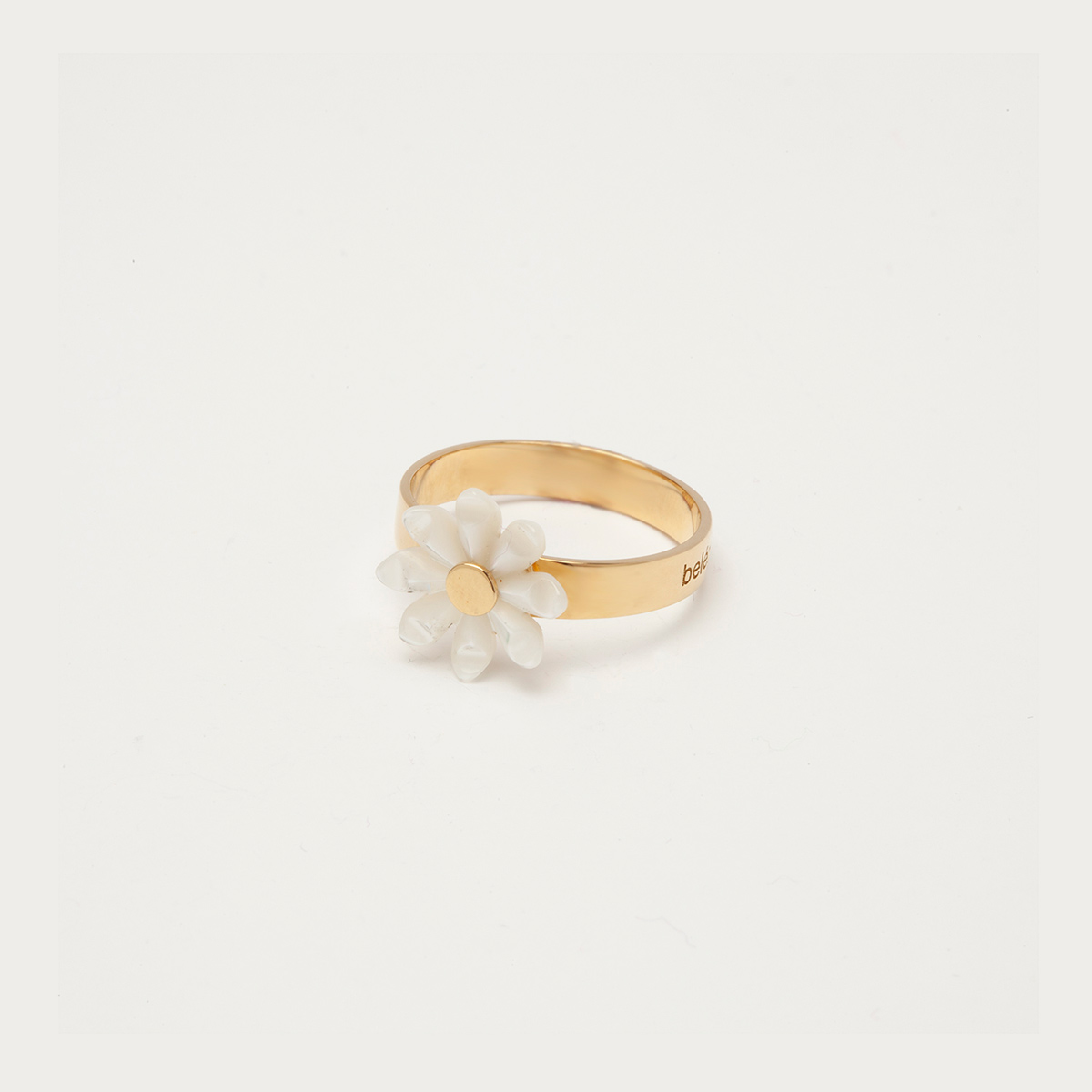 Zira handmade ring in 9k or 18k gold and mother-of-pearl 1 designed by Belen Bajo