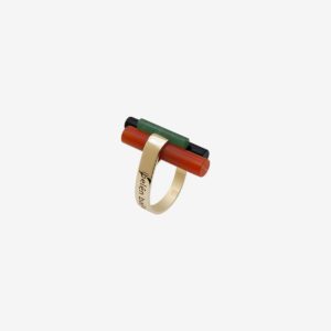 anillo artesanal Lou de oro de 9k o 18k, aventurina verde, ónix y ágata carneola diseñado por Belen Bajo