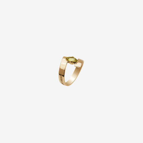 anillo artesanal de oro de 9k o 18k y peridoto diseñado por Belen Bajo
