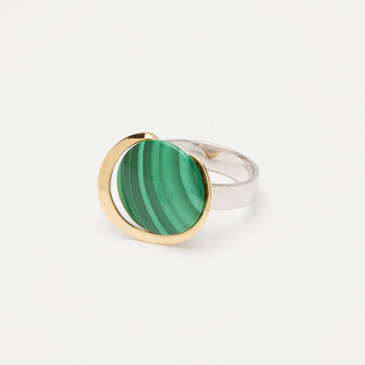 Moa handmade ring in 9k or 18k gold, sterling silver and malachite 2 designed by Belen Bajo
