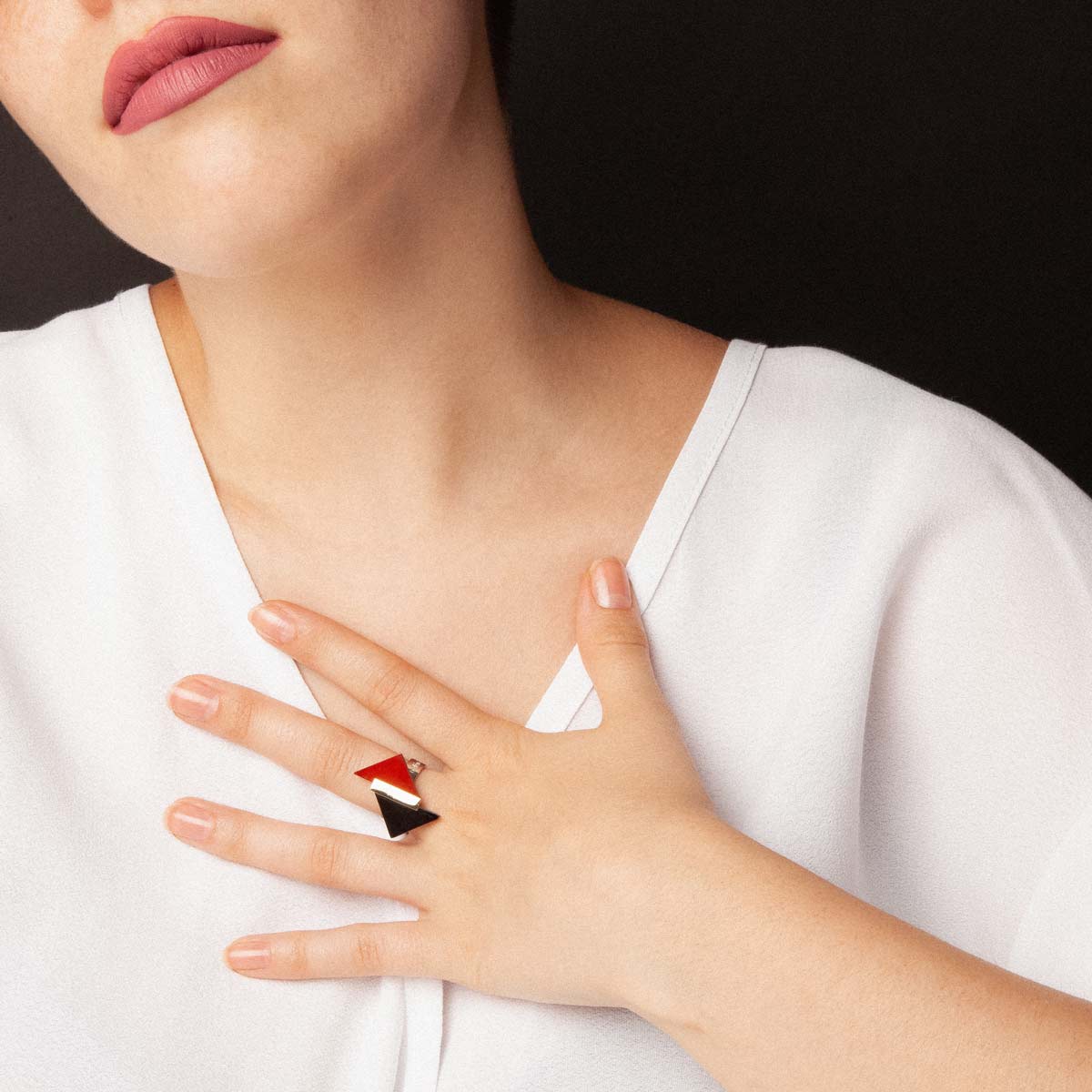 Alu handcrafted ring in 9k or 18k gold, sterling silver, onyx and red jasper designed by Belen Bajo m1