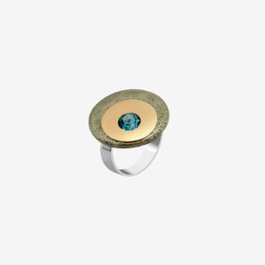 anillo artesanal Owa de oro de 9k o 18k, plata de ley, pirita dorada y topacio azul diseñado por Belen Bajo