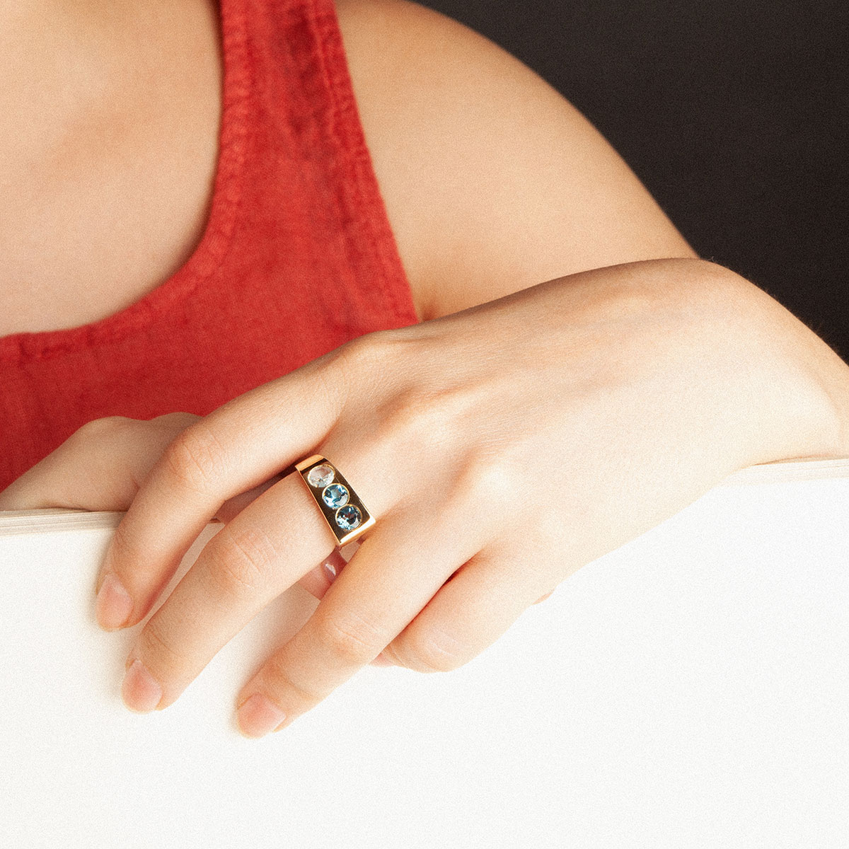 Uca handcrafted ring in 9k or 18k gold, Swiss blue, Sky blue and London blue designed by Belen Bajo m1