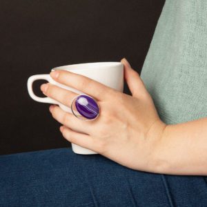 Handmade Kae ring in sterling silver and lilac banded agate designed by Belen Bajo m1
