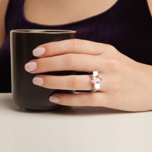 anillo artesanal Jur de plata de ley y circonita rosa diseñado por Belen Bajo m1