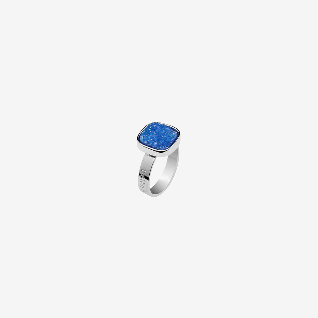 anillo artesanal Ale de plata de ley y drusa de ágata azul diseñado por Belen Bajo