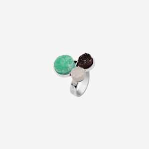 anillo artesanal Vai de plata de ley, drusa de ágata verde, negra y blanca diseñado por Belen Bajo