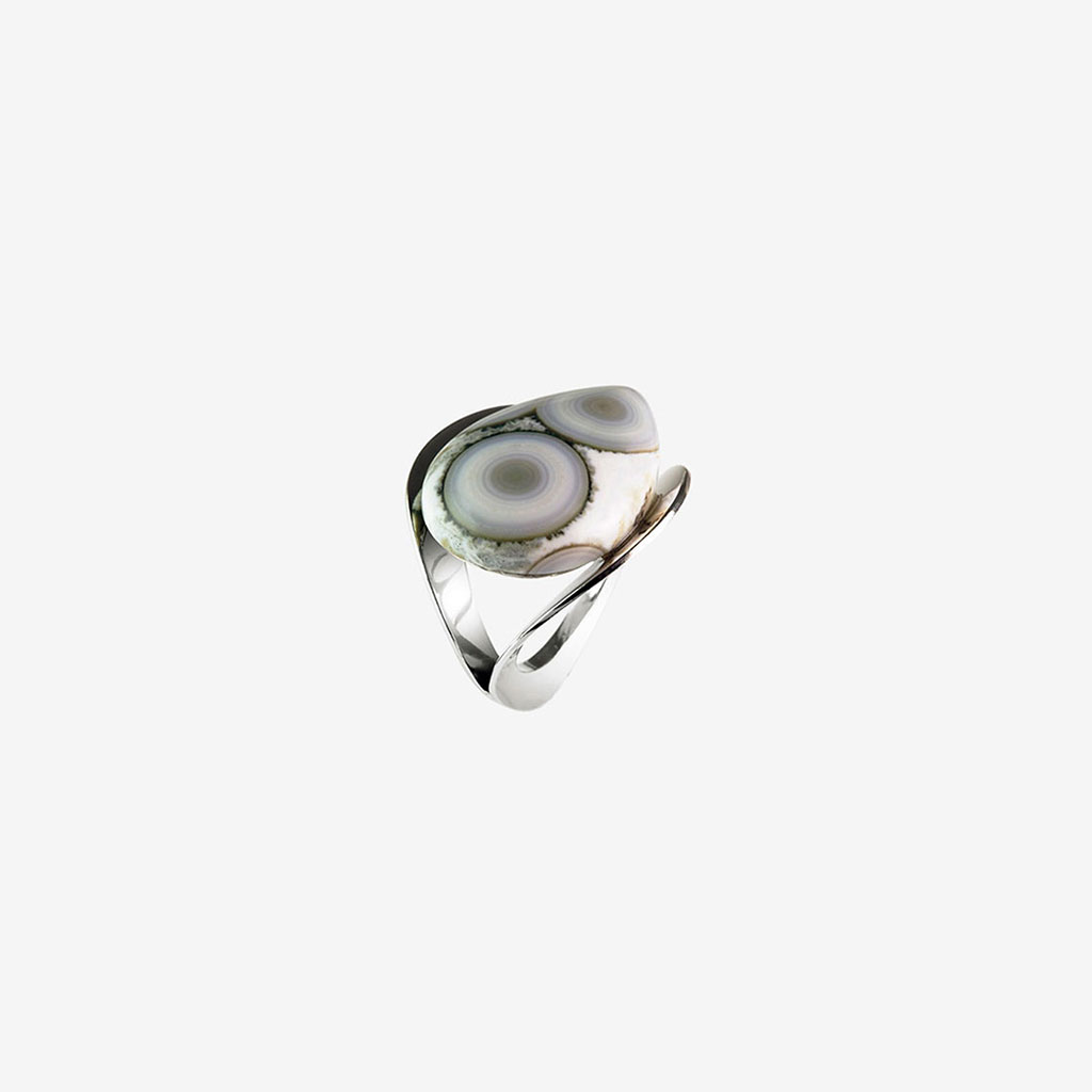 anillo artesanal Cas de plata de ley y jaspe oceánico diseñado por Belen Bajo