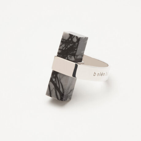 anillo artesanal Ivy de plata de ley y jaspe Picasso 1 diseñado por Belen Bajo
