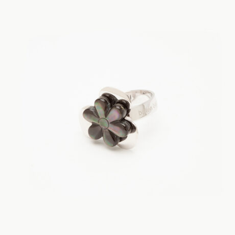 Laia handmade sterling silver and gray mother-of-pearl flower ring 1 designed by Belen Bajo