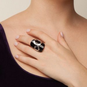 handmade Mia ring in sterling silver and onyx designed by Belen Bajo m1