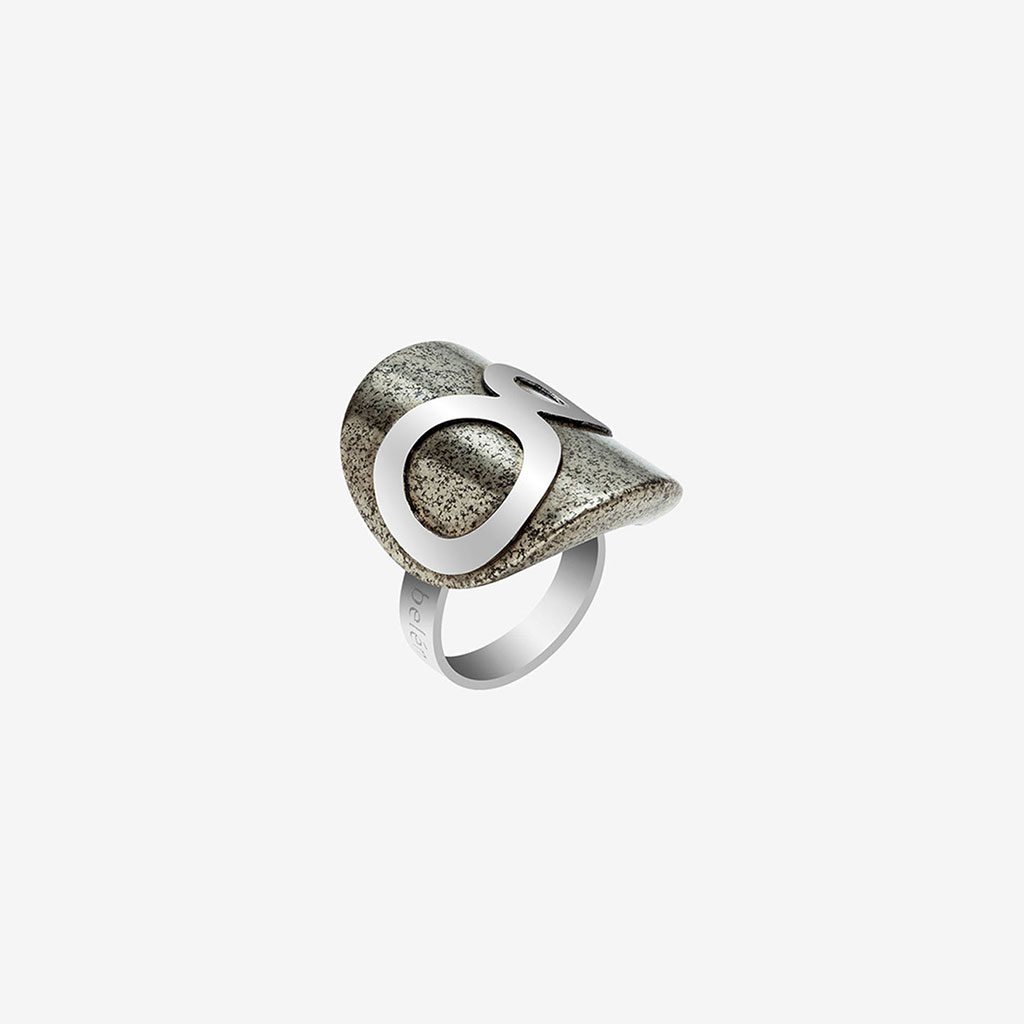 anillo artesanal Mia de plata de ley y pirita diseñado por Belen Bajo