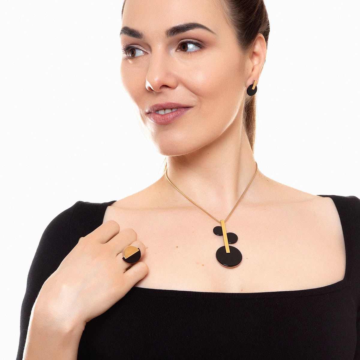 Zul handmade necklace in 9k or 18k gold, sterling silver and onyx designed by Belen Bajo m1