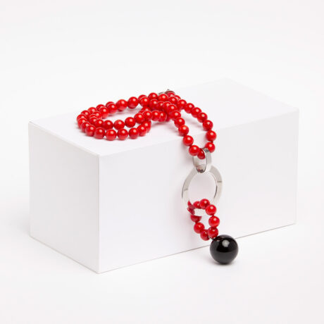 Handmade Lak necklace in sterling silver, onyx and coral designed by Belen Bajo