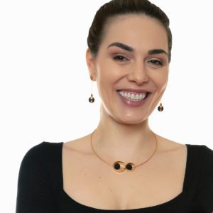 Dua handcrafted earrings in 9k or 18k gold and black lava designed by Belen Bajo m1