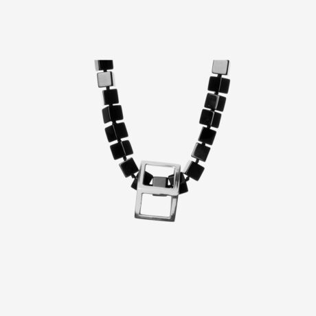 Handcrafted Tam necklace in sterling silver in the shape of a cube and chain of onyx cubes designed by Belen Bajo