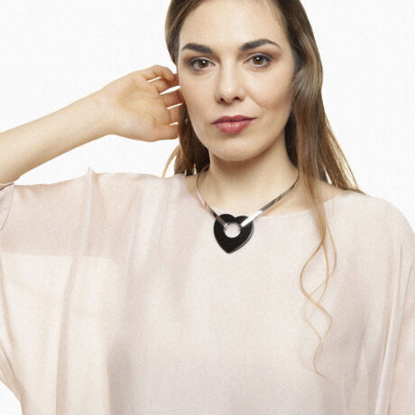 handcrafted Jie sterling silver and onyx heart-shaped choker designed by Belen Bajo m1