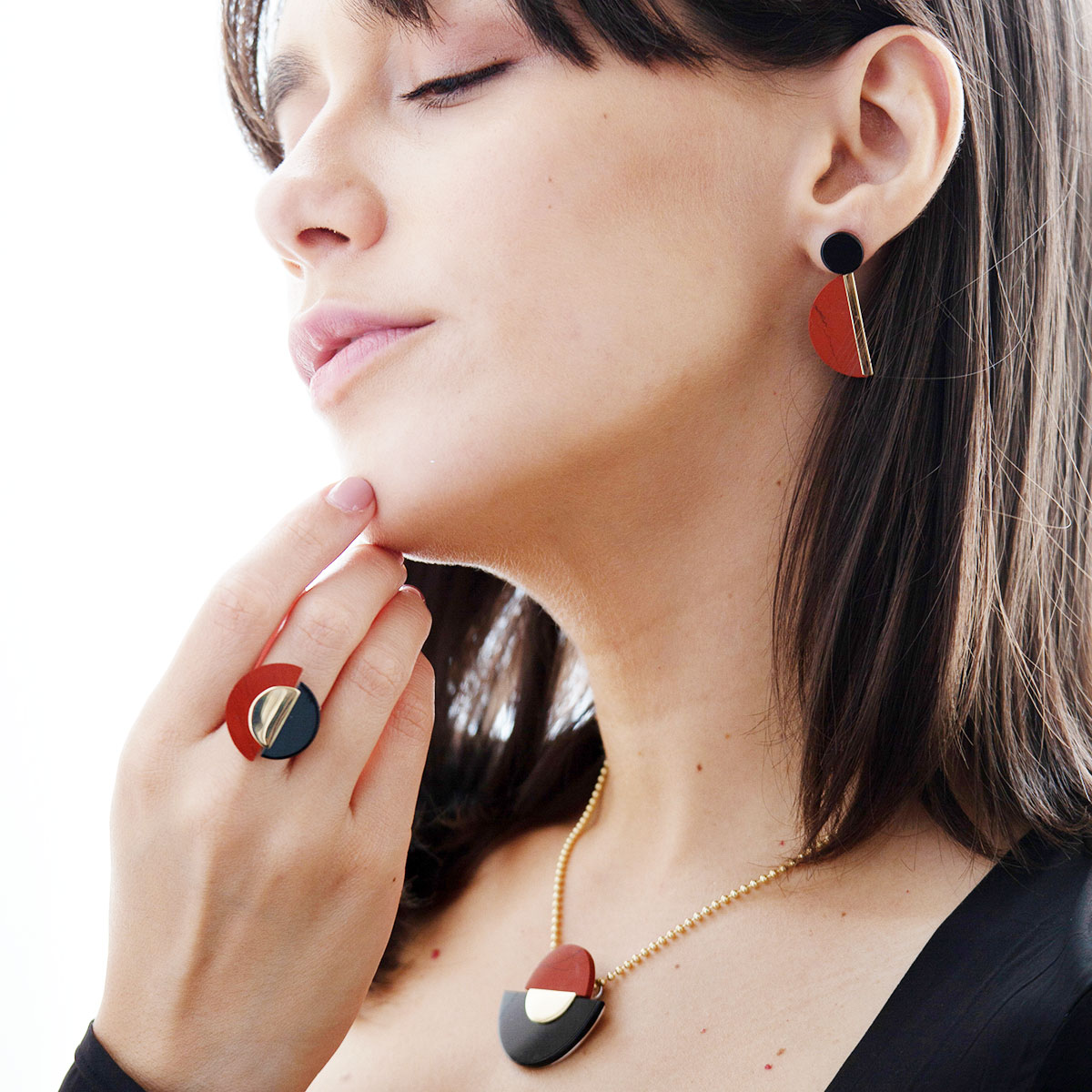 Ana handmade earrings in 9k or 18k gold, sterling silver, circular onyx and red jasper designed by Belen Bajo m1