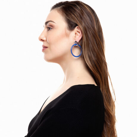 handmade Lya earrings in sterling silver and blue agate designed by Belen Bajo
