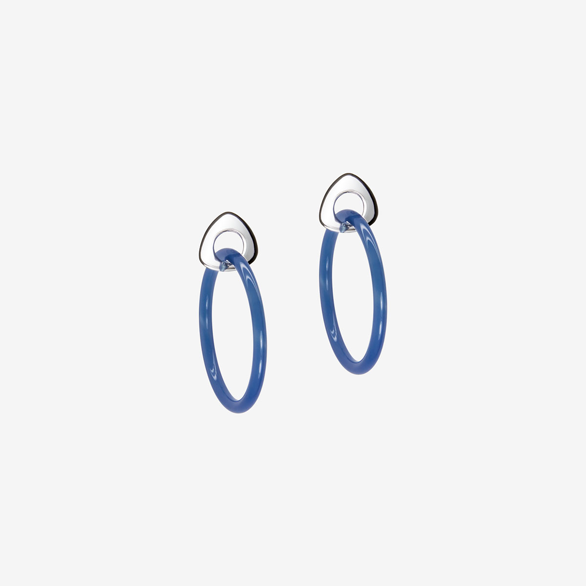 handmade Lya earrings in sterling silver and blue agate designed by Belen Bajo