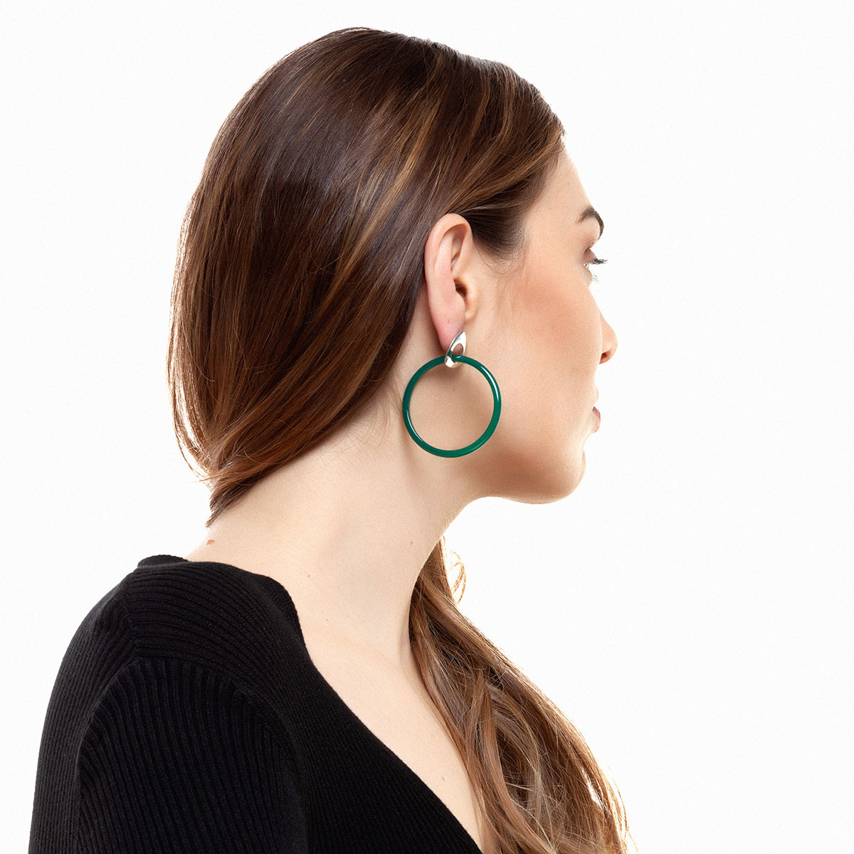 handmade Lya earrings in sterling silver and green agate designed by Belen Bajo