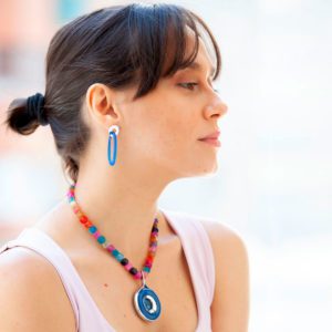 Oru handmade earrings in sterling silver and blue agate designed by Belen Bajo m2