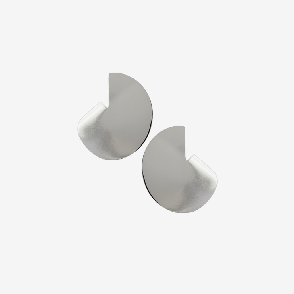 handcrafted sterling silver Pla earrings designed by Belen Bajo