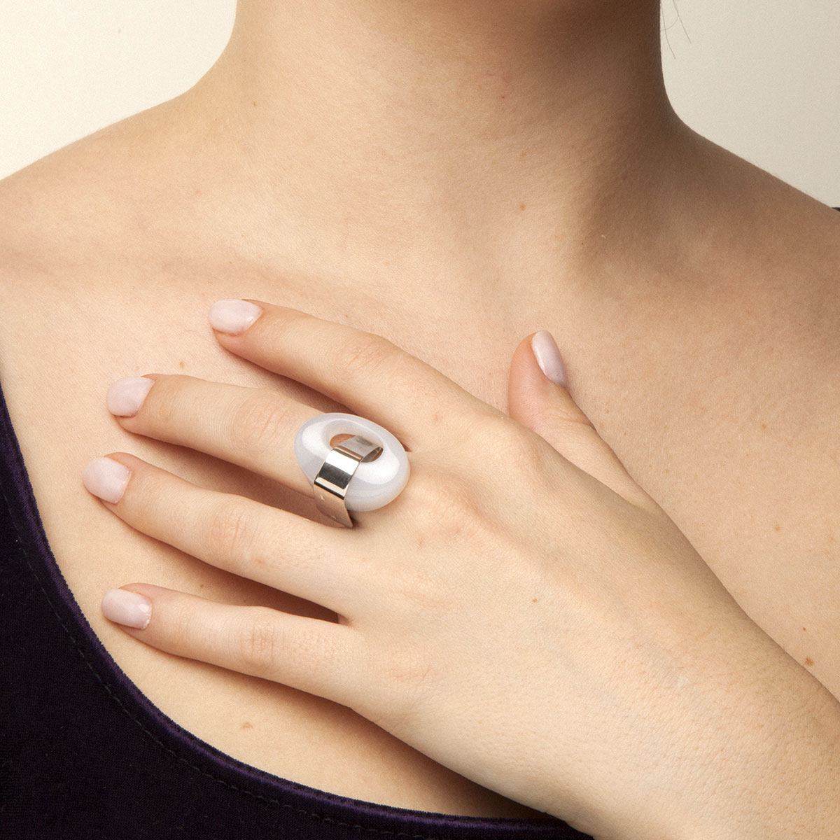 Tox handmade ring in sterling silver and blue chalcedony designed by Belen Bajo m1