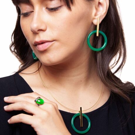 Handmade Say earrings in 18K gold plated 925 silver and green agate designed by Belen Bajo m1