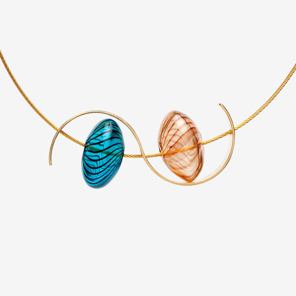 Xui necklace in 18k gold plated silver and glass - Belén Bajo