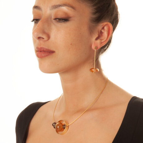 Handmade Xer earrings in 925 silver plated in 18k gold and amber glass in a model designed by Belén Bajo