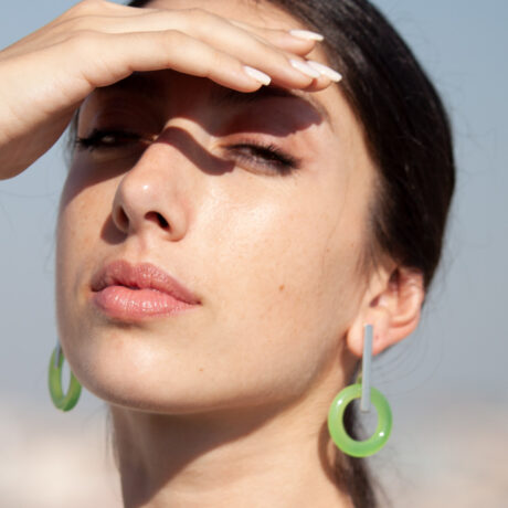 Vao handmade sterling silver and green agate earrings in model 1 designed by Belen Bajo