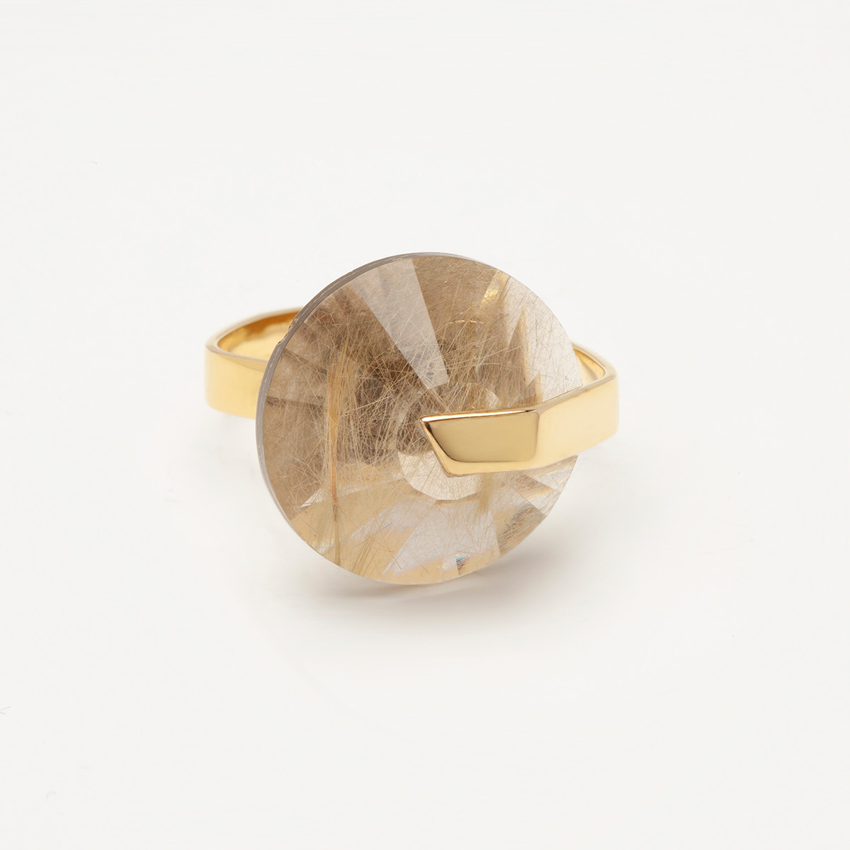 Handmade Gau ring in 18k gold plated 925 silver and rutilated quartz designed by Belen Bajo