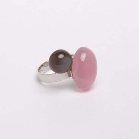 Wow handmade sterling silver, moonstone and rose quartz ring designed by Belen Bajo