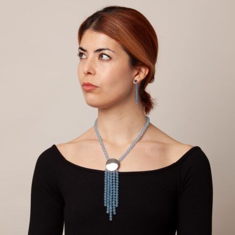 Collar artesanal Pal de plata de ley y ágata azul en modelo diseñado por Belen Bajo